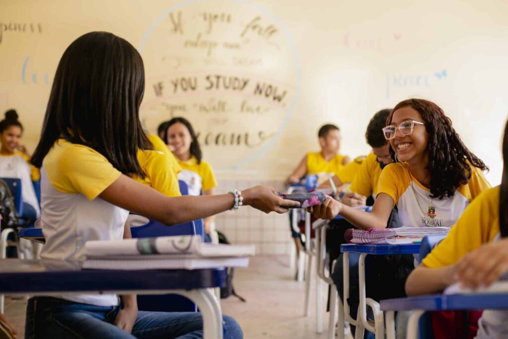 Instituto Ayrton Senna combate ao bullying escolar.