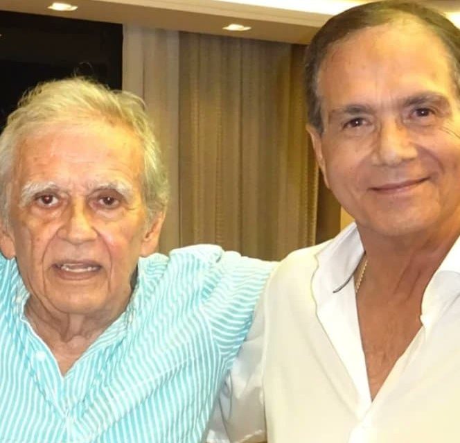 Colunista Lúcio Brasileiro homenageado com o lançamento de sua biografia por Beto Studart.