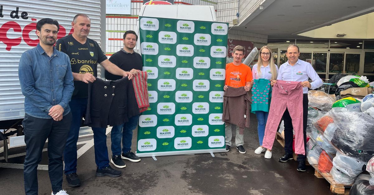 Voluntários apresentam doações da Campanha do Agasalho 2025 em Chapecó