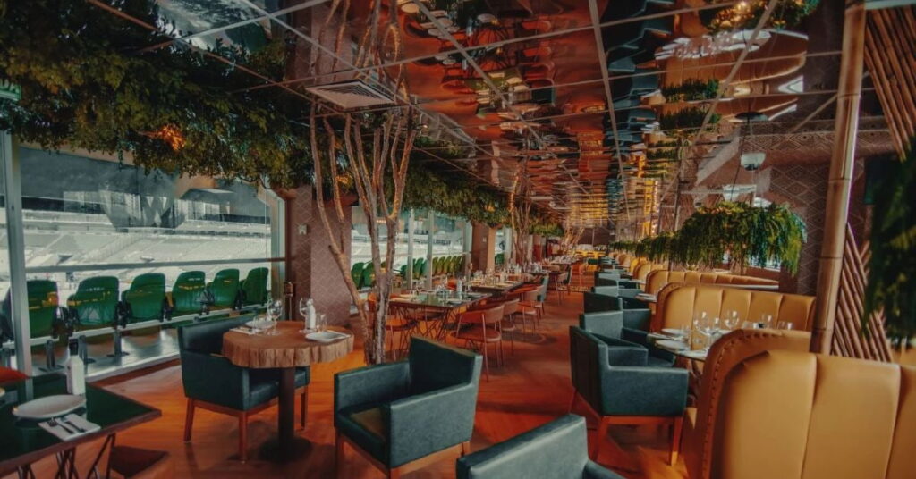 Espaços premium em estádios com vista para o campo e restaurante sofisticado oferecem conforto além do futebol