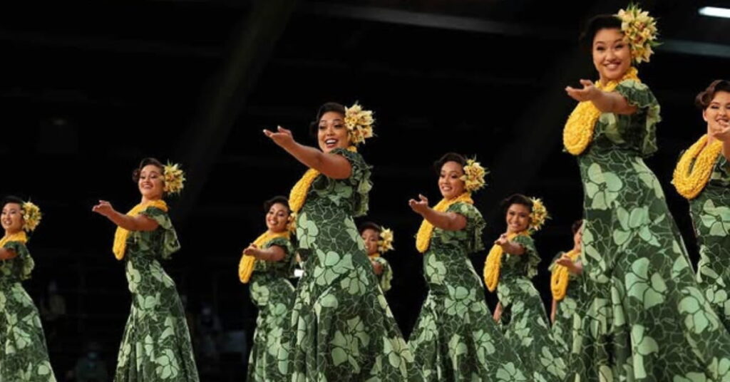 Apresentação de hula no Festival Monarca Alegre celebra cultura havaiana