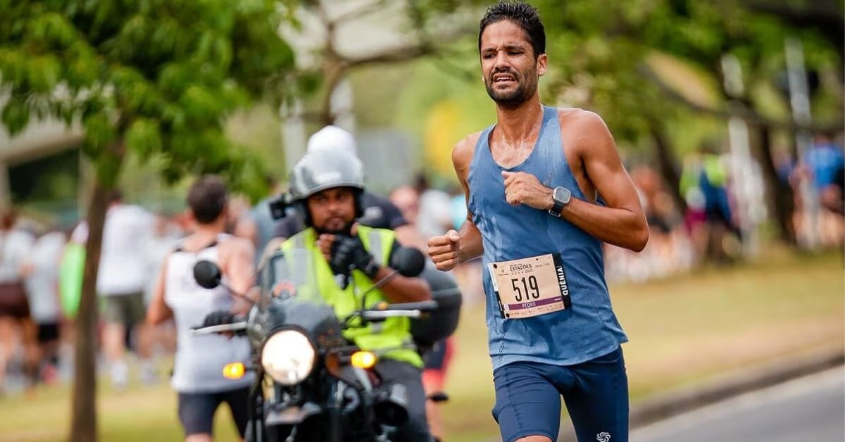 Pedro Arieta durante a maratona de Boston com expressão de esforço