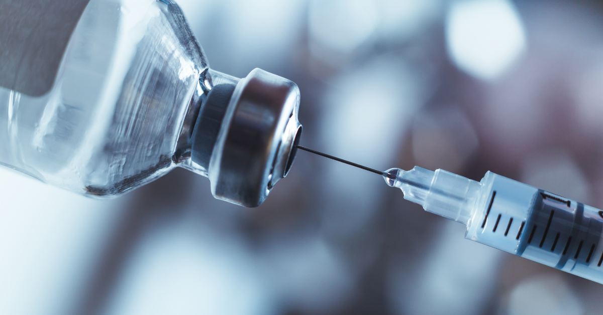 Vacina 100% nacional contra a dengue sendo produzida no Brasil.