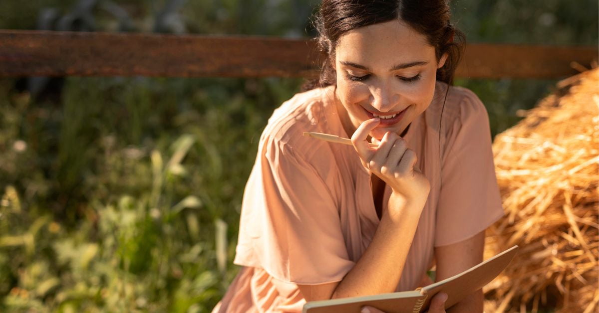 Autocuidado representado por itens como chá, velas e diário