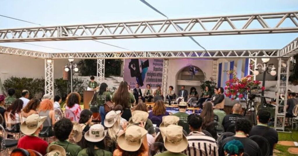 Debate no Festival Internacional de Cinema e Vídeo Ambiental em Goiás reúne público e especialistas para discutir o Cerrado