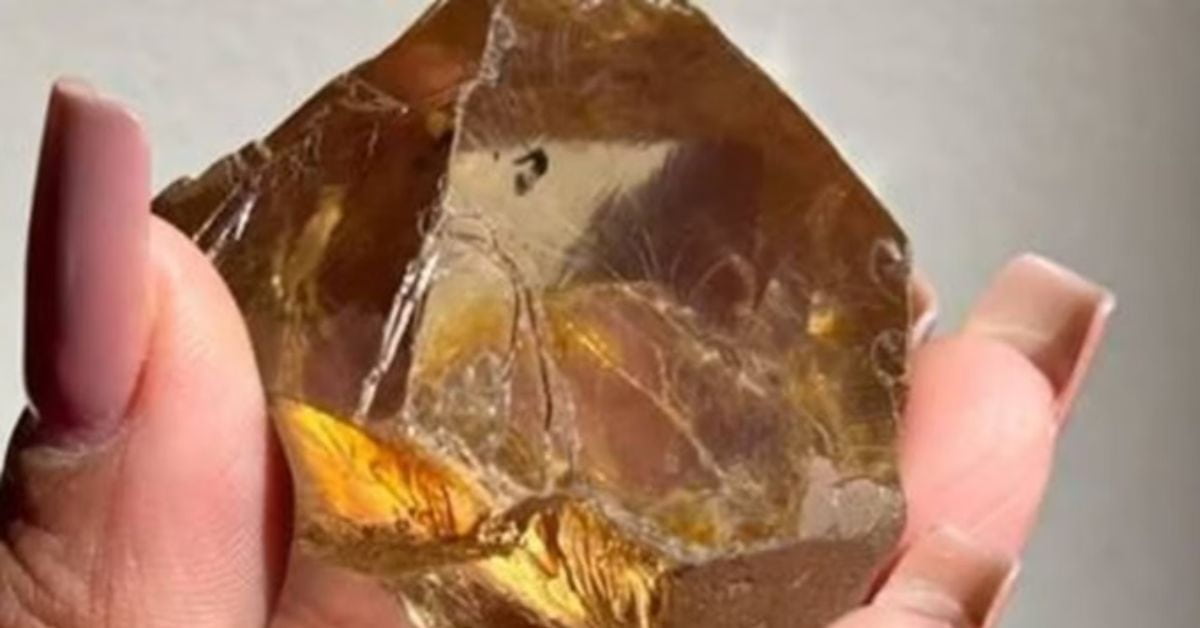 Segundo maior diamante do Brasil sendo exibido