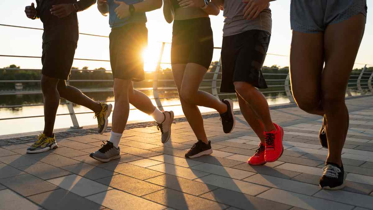 Corrida no Brasil entre amigos é uma prática comum em grupos de jovens