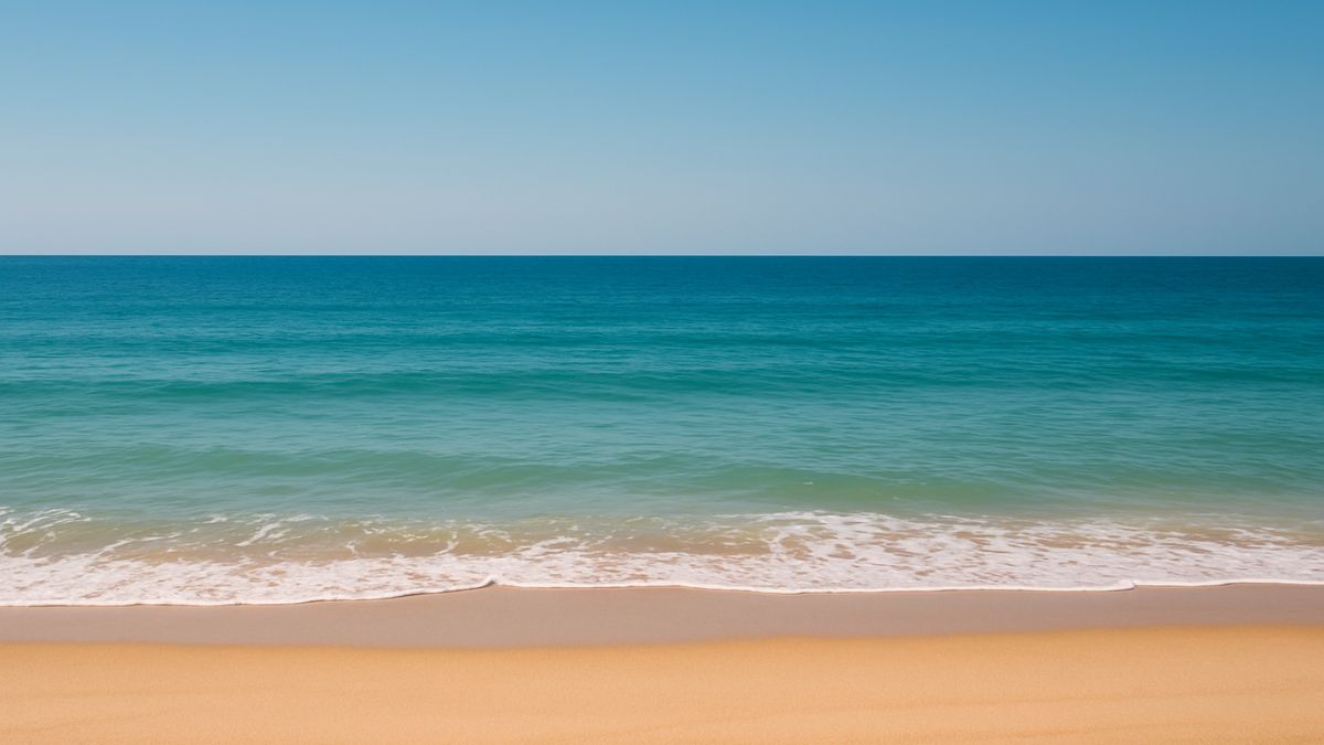 bem estar na praia com mar e areia dourada