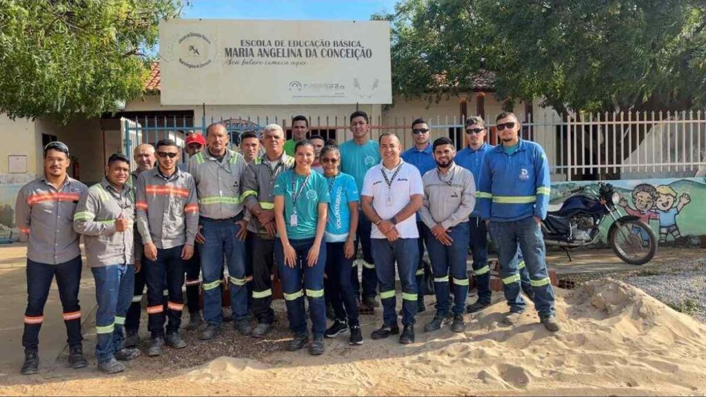 Cimento Apodi revitaliza escolas públicas Voluntários da Cimento Apodi revitalizam escolas públicas no Ceará com pintura e melhorias estruturais.