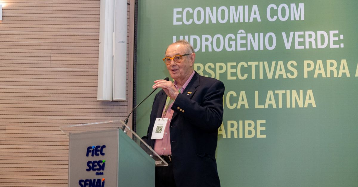 Líder da FIEC durante painel sobre hidrogênio verde na FIEC no H2LATAM Summit Brazil, em Fortaleza.