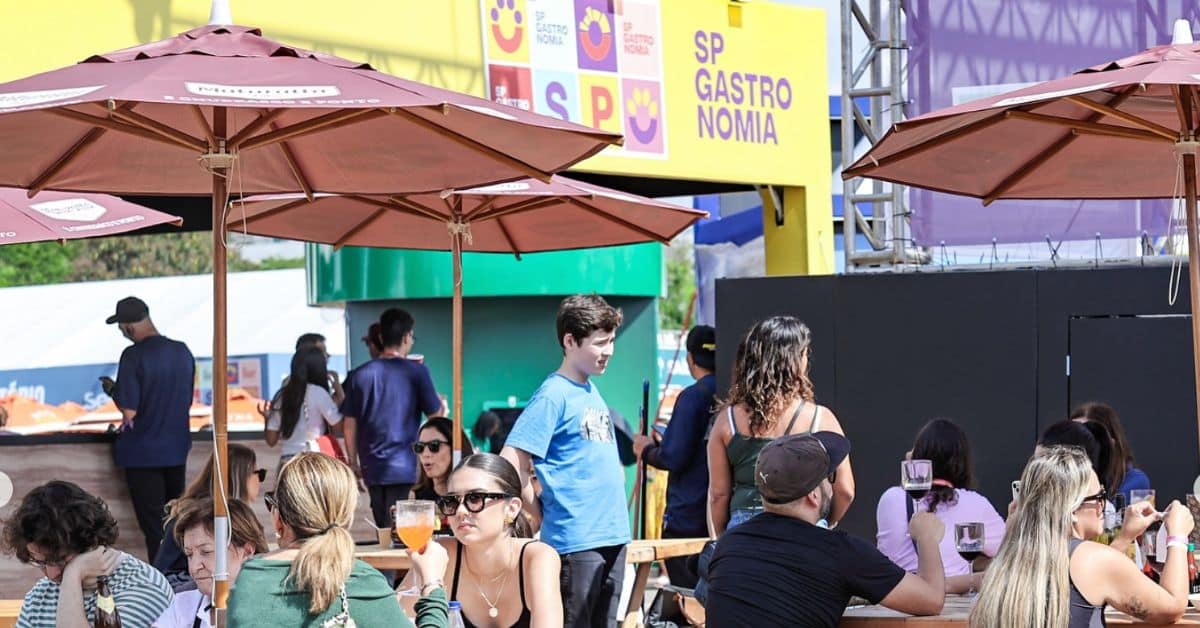 Festival SP Gastronomia 2025 no Parque Villa-Lobos reúne público em clima descontraído com boa comida e música ao ar livre.