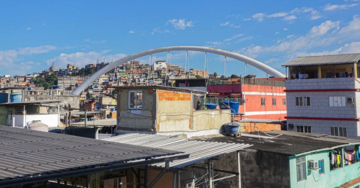 Vista da Favela da Maré, no Rio de Janeiro, uma das comunidades beneficiadas pelo programa CEP para favelas.