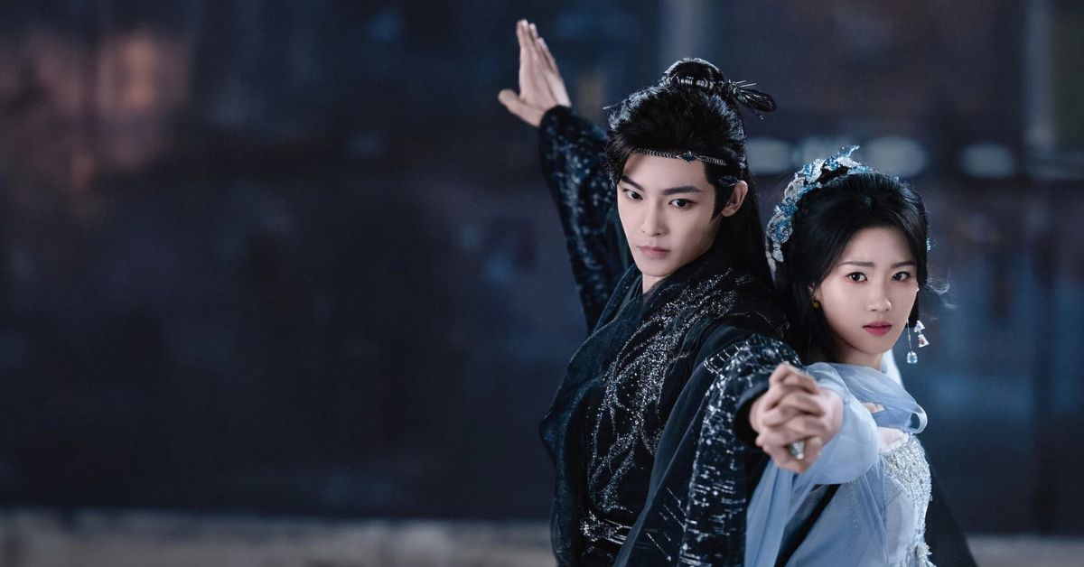 protagonistas em traje tradicional em cena de Love in the Clouds, série da Netflix.