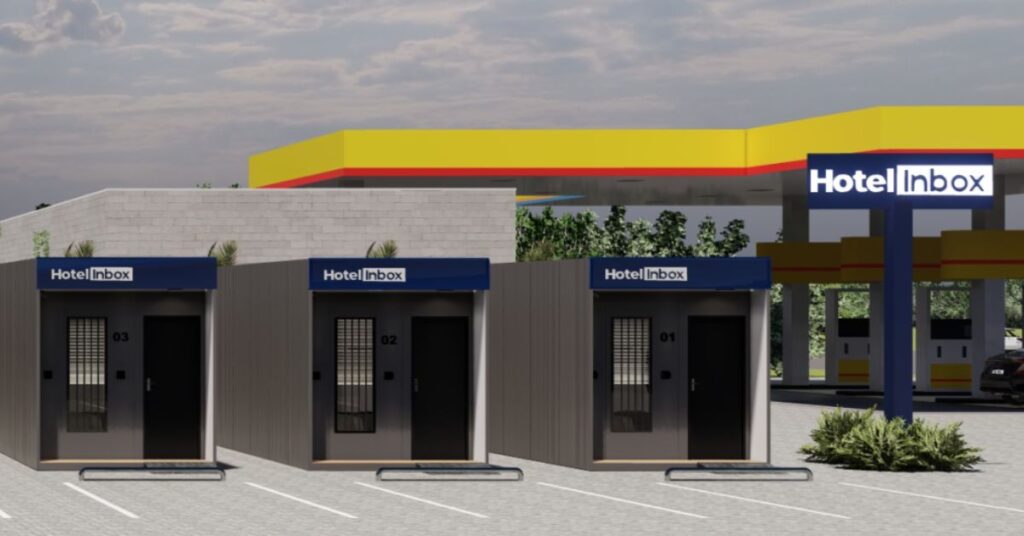 hotel autônomo instalado ao lado de posto de combustíveis
