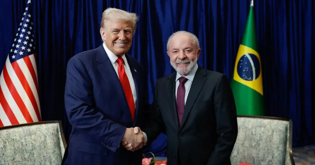 Líderes do Brasil e dos Estados Unidos em encontro diplomático sobre tarifas EUA-Brasil.