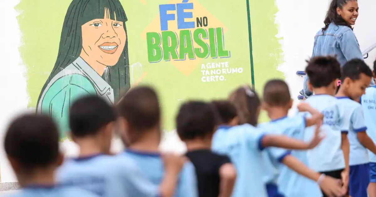 metas do MEC para ensino integral em escola pública brasileira