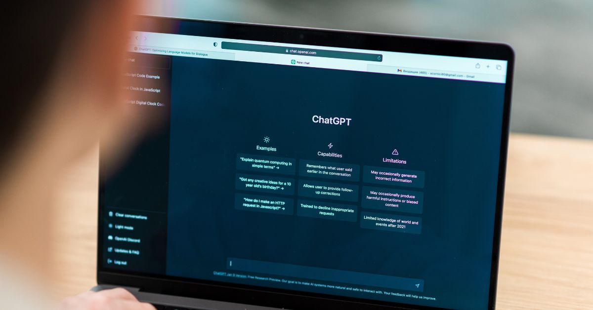 o que é prompt na prática em interface do ChatGPT em laptop