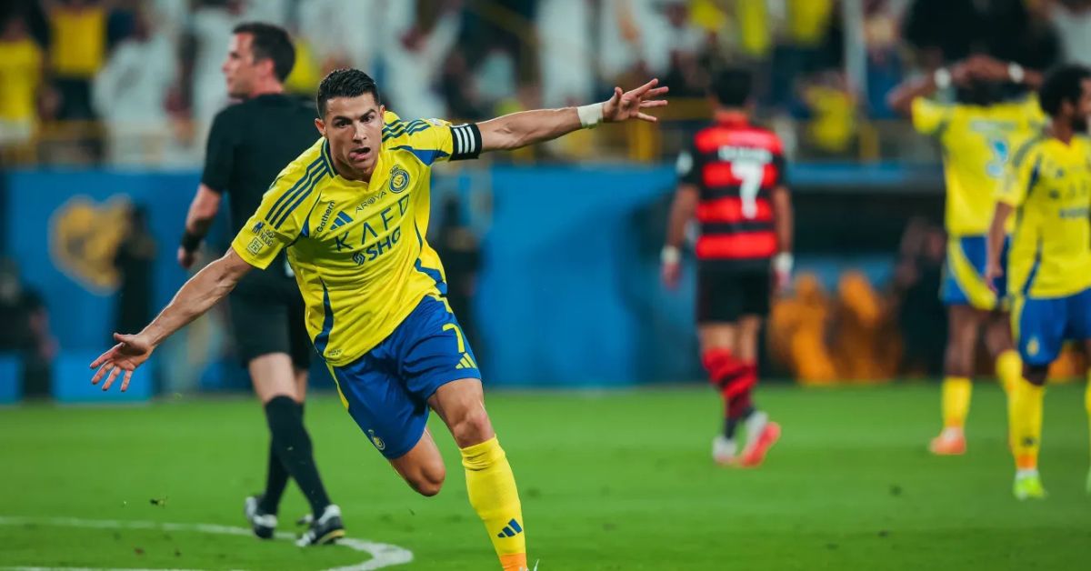 Cristiano Ronaldo comemora gol pelo Al-Nassr em partida oficial