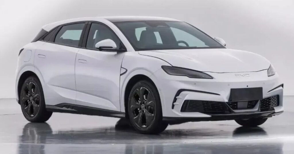 Modelo elétrico da BYD representando o mercado carros elétricos em expansão no Brasil