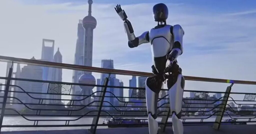 robô humanoide chinês caminhando em área urbana durante recorde mundial