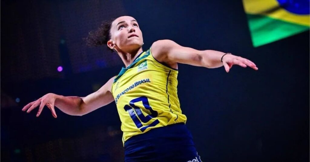 Gabi Guimarães em ação pela Seleção Brasileira, segunda melhor jogadora de vôlei do mundo em 2025