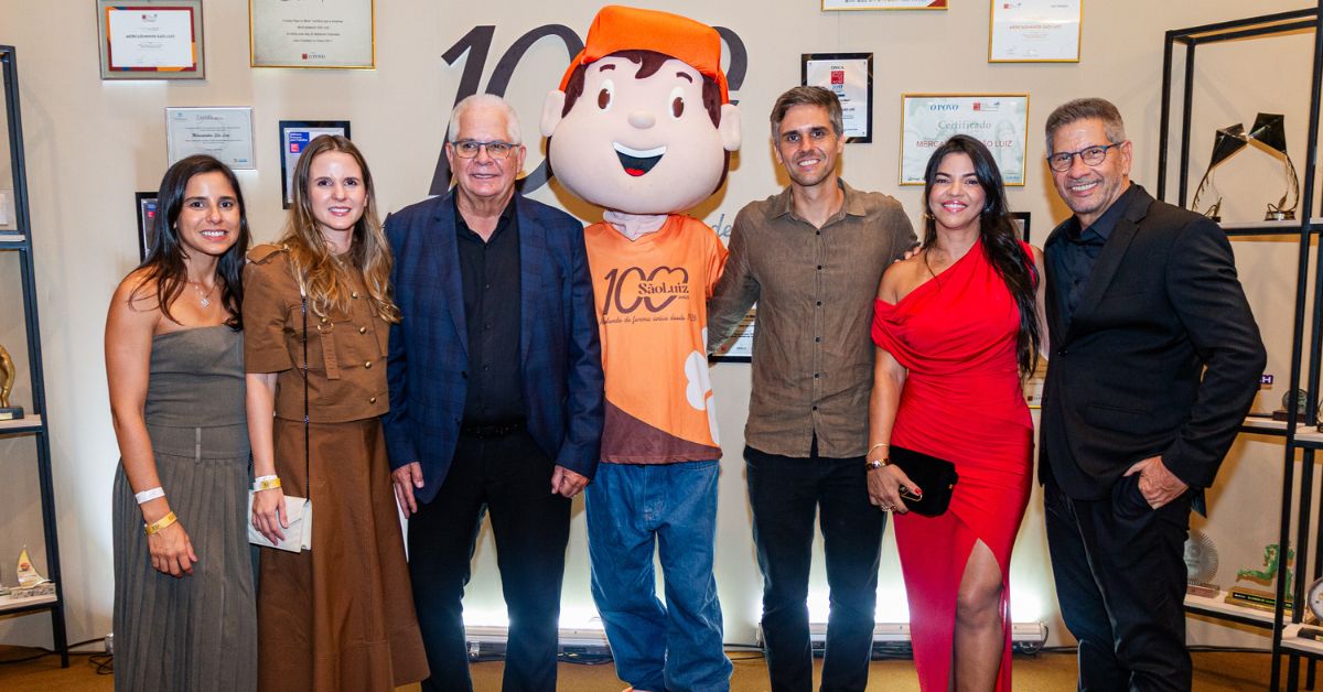 Lideranças do Grupo São Luiz durante evento que marcou os 100 anos da marca São Luiz no Teatro RioMar Fortaleza