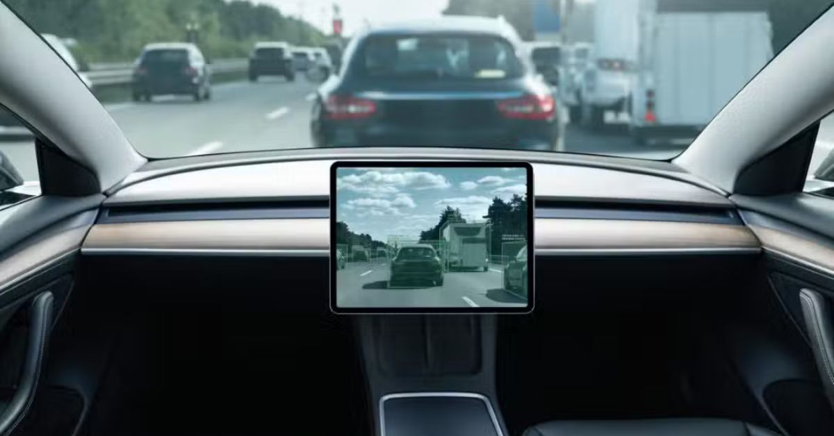 Carro autônomo em circulação no trânsito urbano