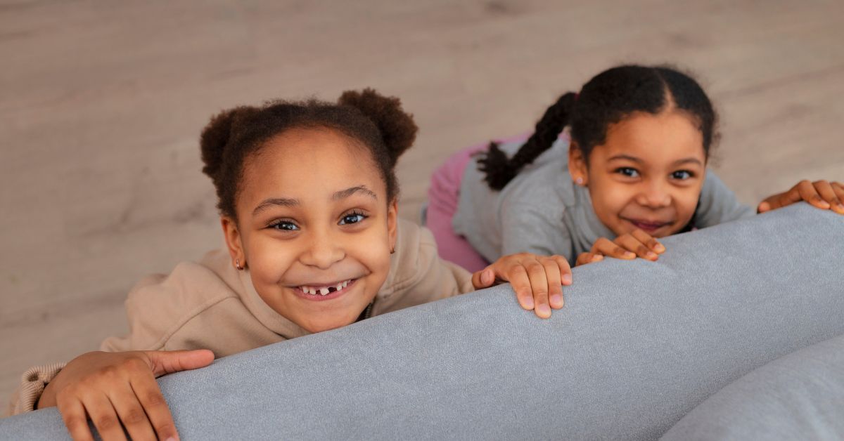 Cuidados com crianças nas férias incluem supervisão constante dentro de casa
