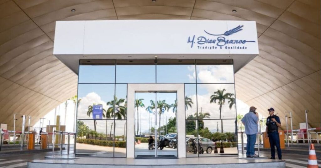 feirão de vagas de emprego promovido pela M. Dias Branco no Ceará