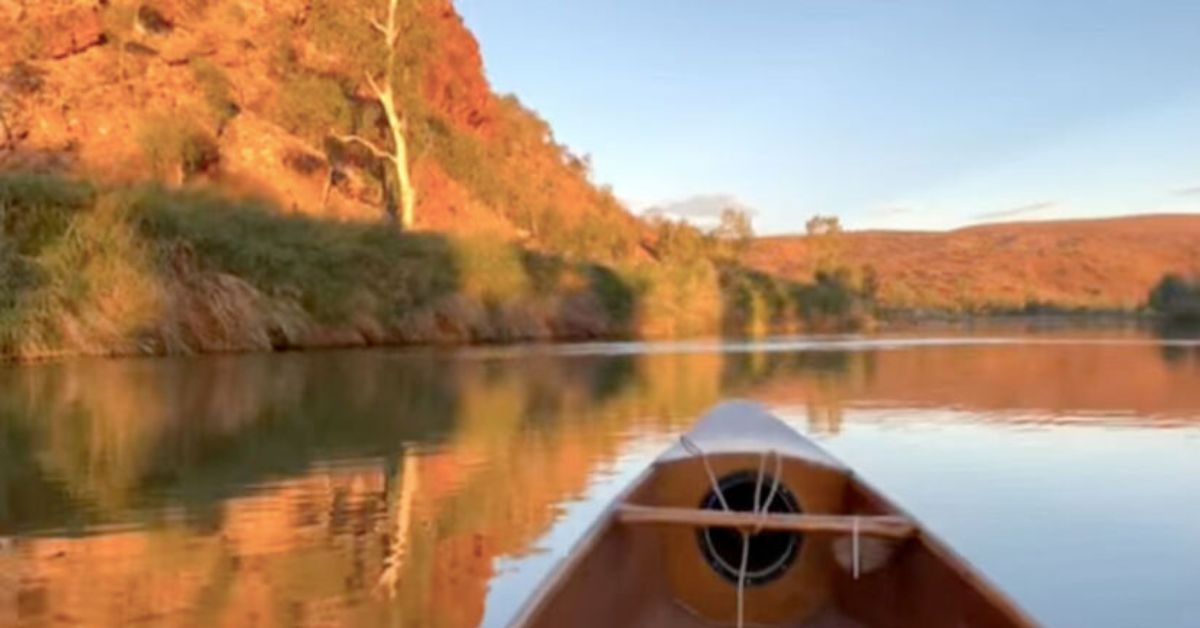 Rio mais antigo do mundo em trecho calmo do rio Finke, no interior da Austrália