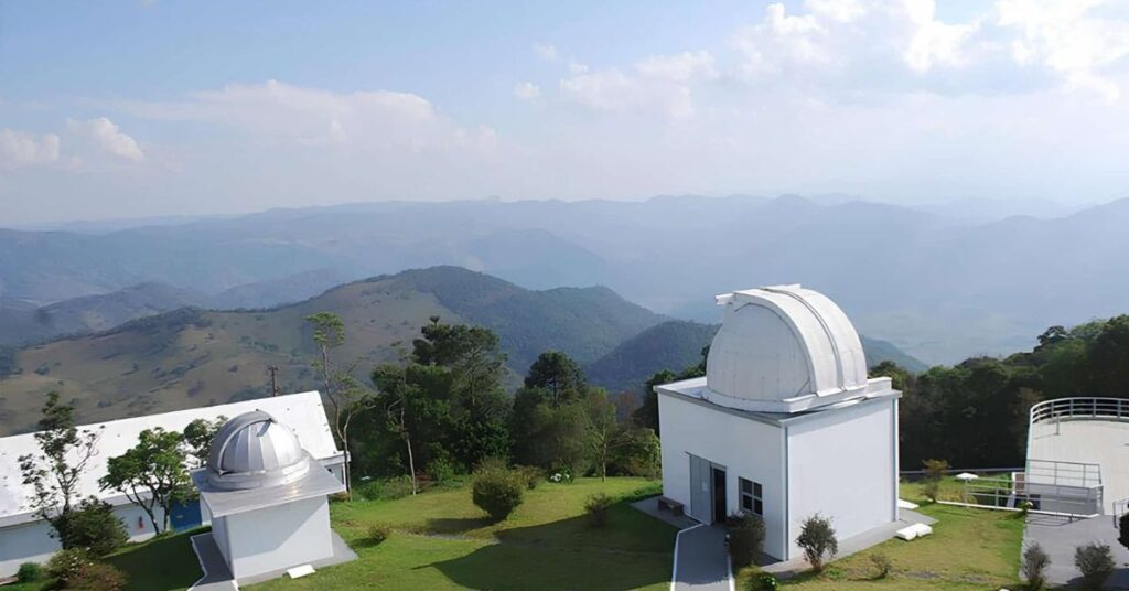 telescópio brasileiro no Observatório do Pico dos Dias, em Minas Gerais