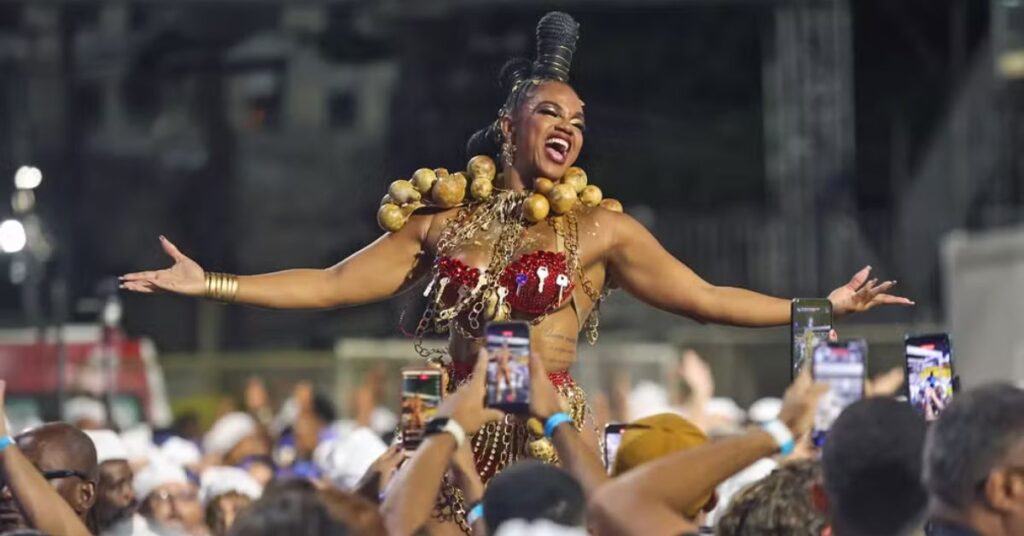 ianca Monteiro, Rainhas do Carnaval, desfilando como rainha da Portela na Sapucaí