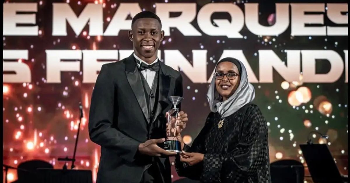 atleta de taekwondo Henrique Marques recebe prêmio de melhor do mundo em cerimônia da World Taekwondo