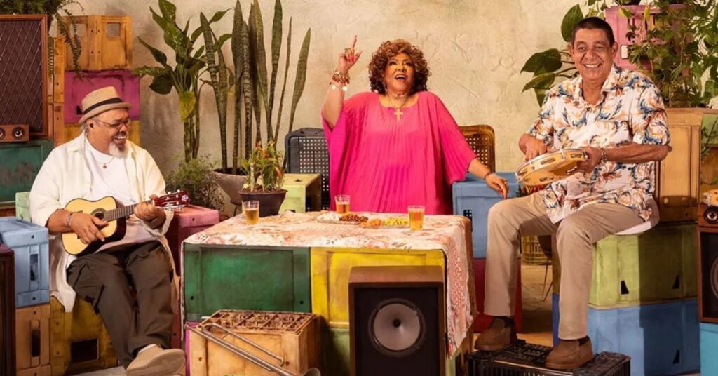 Encontro do samba brasileiro com Alcione, Jorge Aragão e Zeca Pagodinho reunidos em cena musical