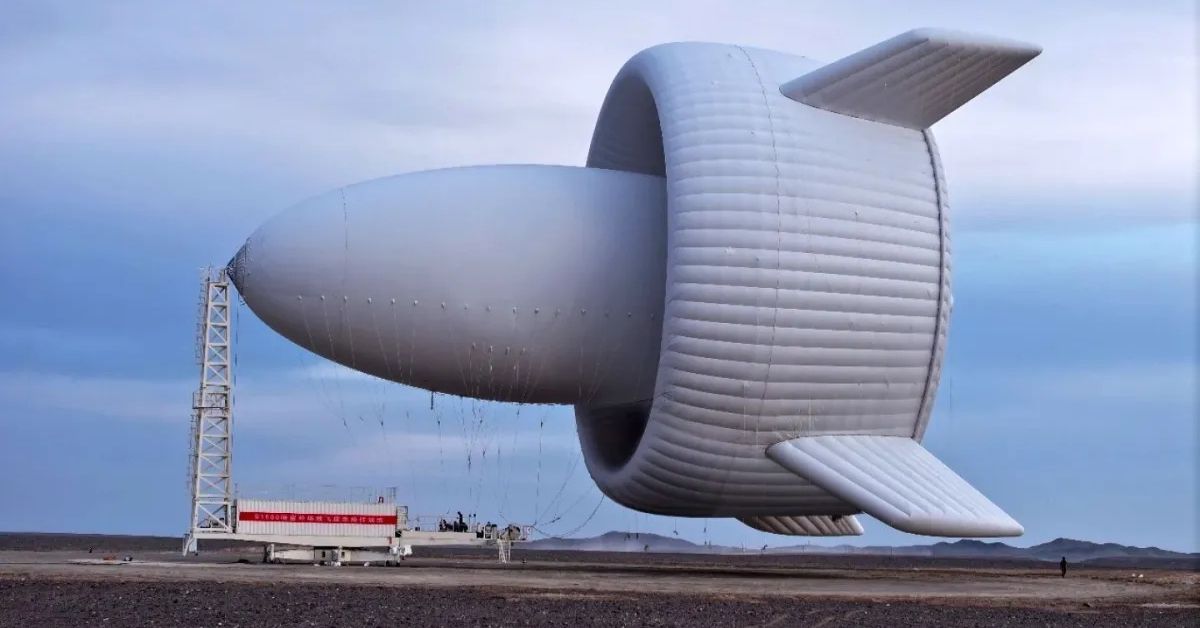 Dirigível S2000 usado na energia eólica na China durante teste a 2 mil metros