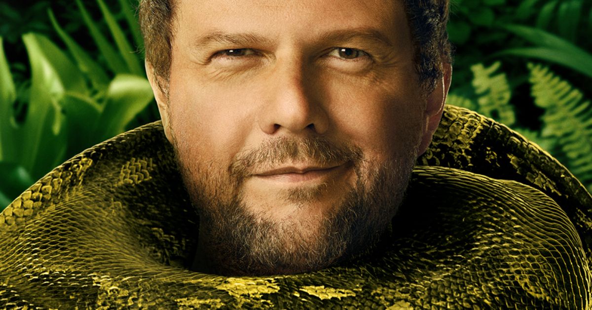 Filme com Selton Mello em cena promocional de Anaconda ambientada na floresta