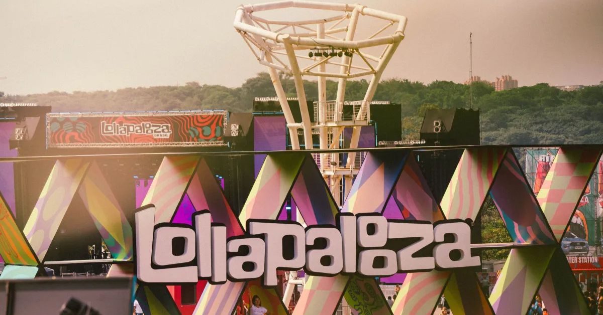 Estrutura de palcos do Lollapalooza 2026 no Autódromo de Interlagos em São Paulo
