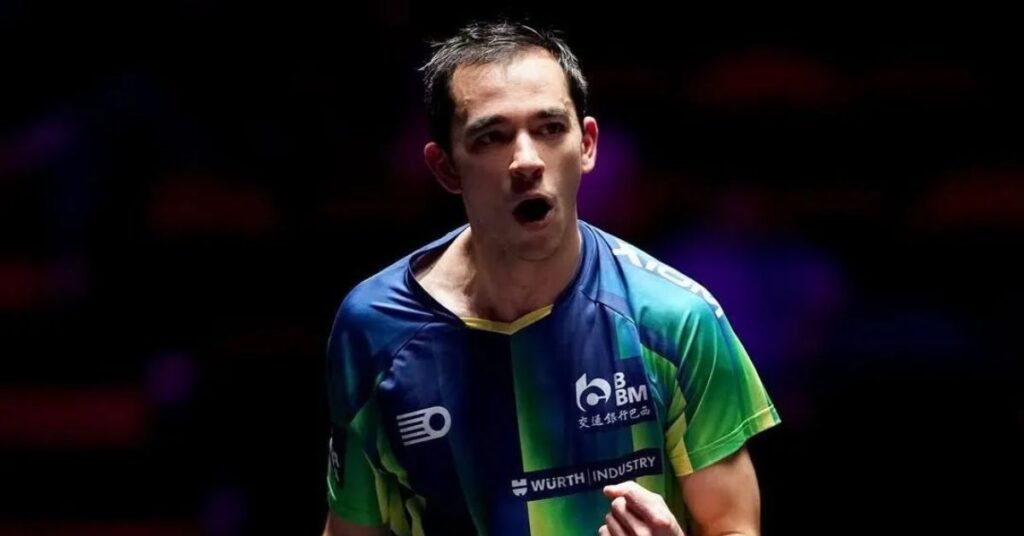 Mesatenista brasileiro em partida válida pelo circuito mundial de tênis de mesa