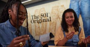 Levi’s leva costura às escolas e reacende debate sobre consumo consciente